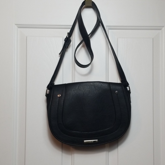 Nine West Handbags - Nine West black saddle flap crossbody